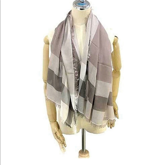 PRICE IS ABSOLUTELY FIRM. COACH Windowpane Challis - Picture 4 of 8